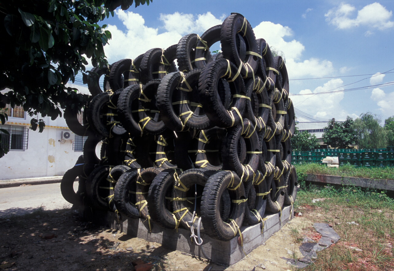 Photo of 4-layer cube used tyre