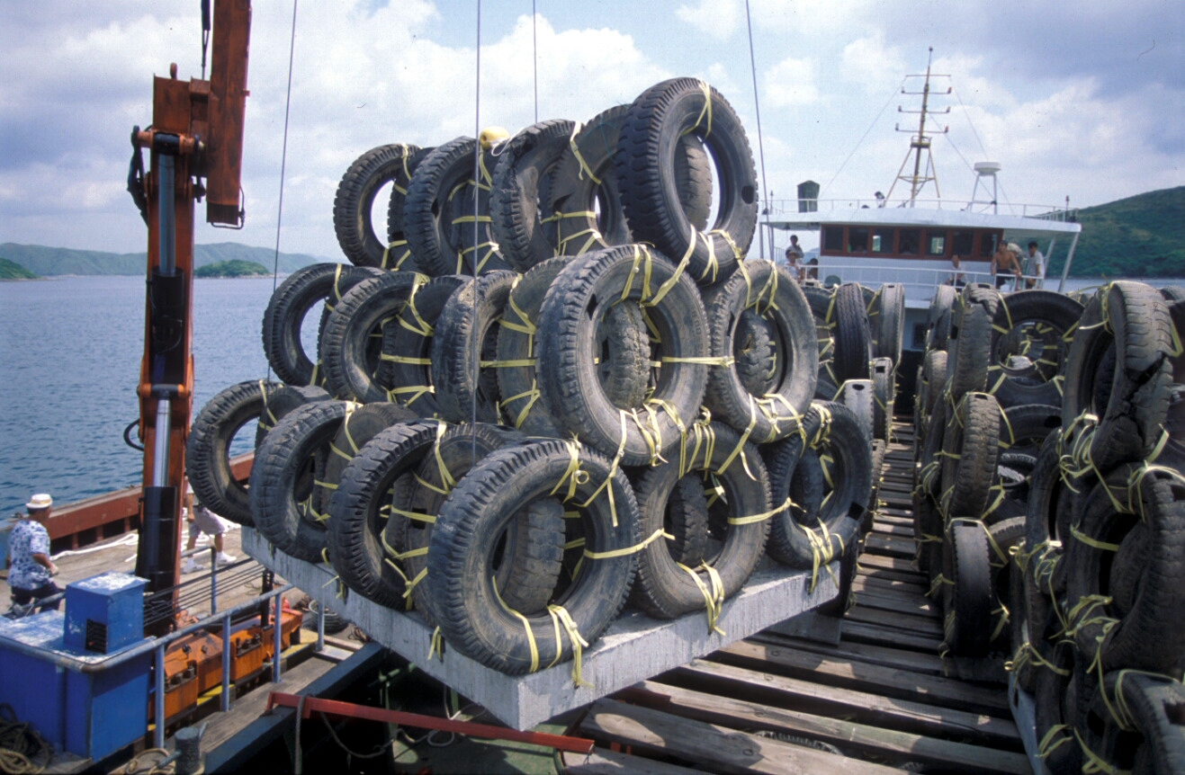 Photo of 3-layer pyramid used tyre