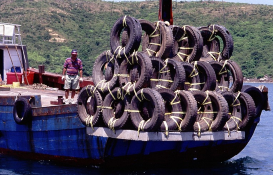 Photo of 3-layer pyramid used tyre deployment